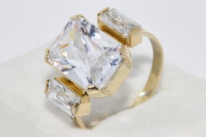 Prsten s velkým kamenem