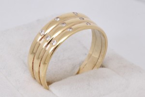 Elegantní prsten s kameny