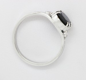 Prsten s přírodním modrým safírem