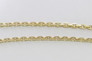 Zlatý přívěsek písméno E