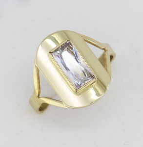 dámský prsten s kamenem