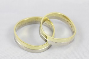 Snubní prsteny prohnuté