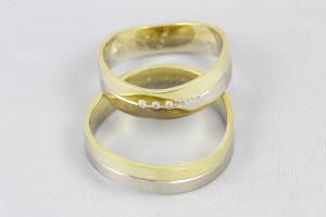 Snubní prsteny prohnuté