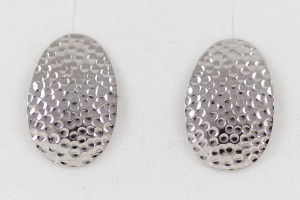 Tepané náušnice v bílém zlatě