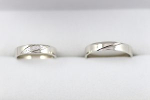 Snubní prsteny v bílém zlatě jemné
