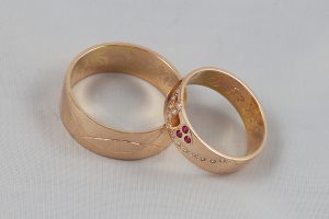 Snubní prsteny v červeném zlatě