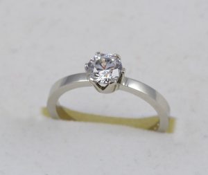 Zásnubní prsten se zirkonem