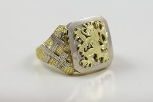 Pánský pečetní prsten se lvem a meči