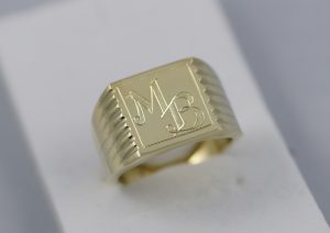 Pánský prsten s monogramem