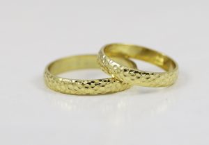 Snubní prsteny tepané