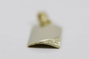 Zlatý přívěsek ploška