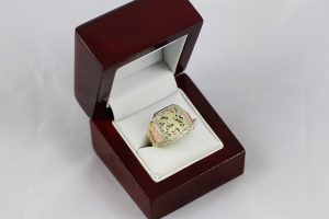 Pečetní prsten monogram lev